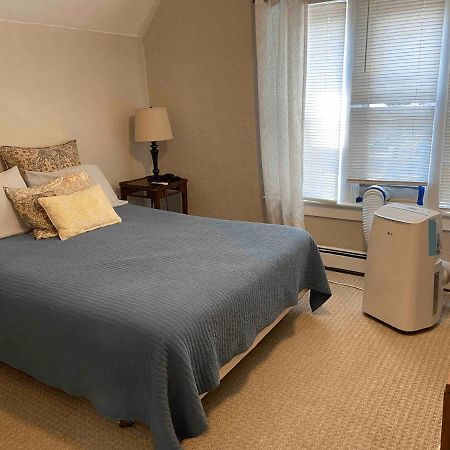 Cozy 3 & 4 Bed Home 2 Blocks To Hospitals & Lambeau グリーンベイ エクステリア 写真