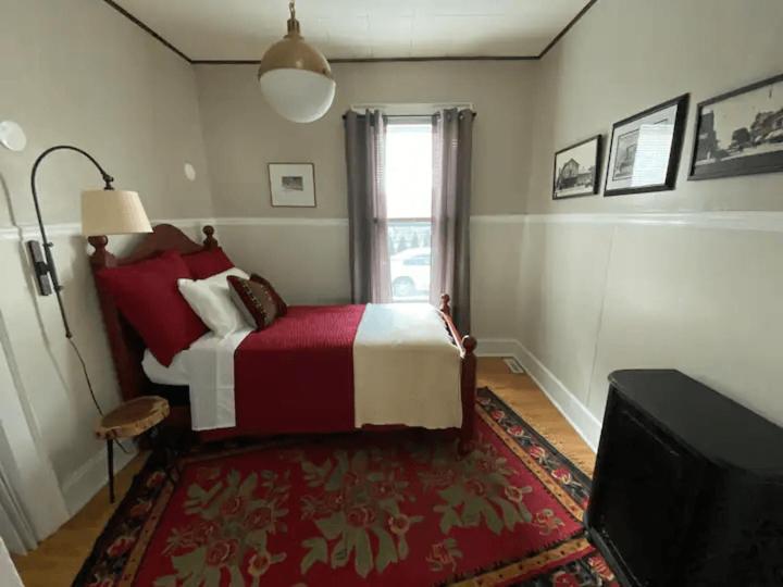 Cozy 3 & 4 Bed Home 2 Blocks To Hospitals & Lambeau グリーンベイ エクステリア 写真