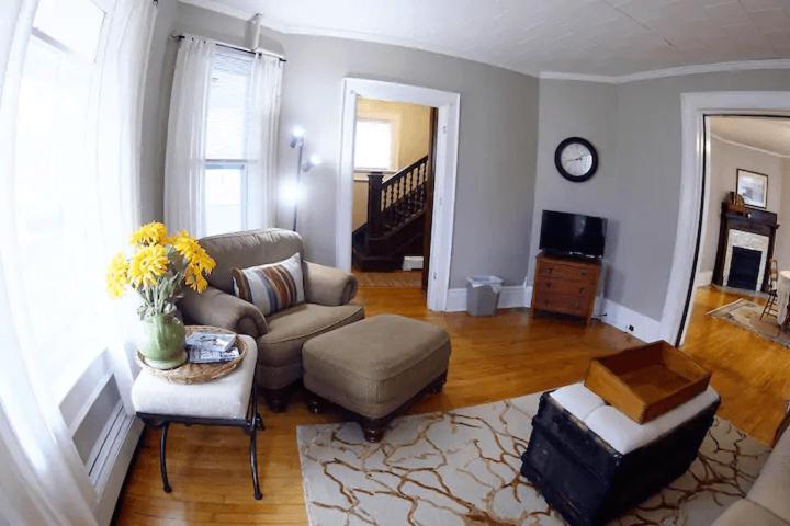 Cozy 3 & 4 Bed Home 2 Blocks To Hospitals & Lambeau グリーンベイ エクステリア 写真