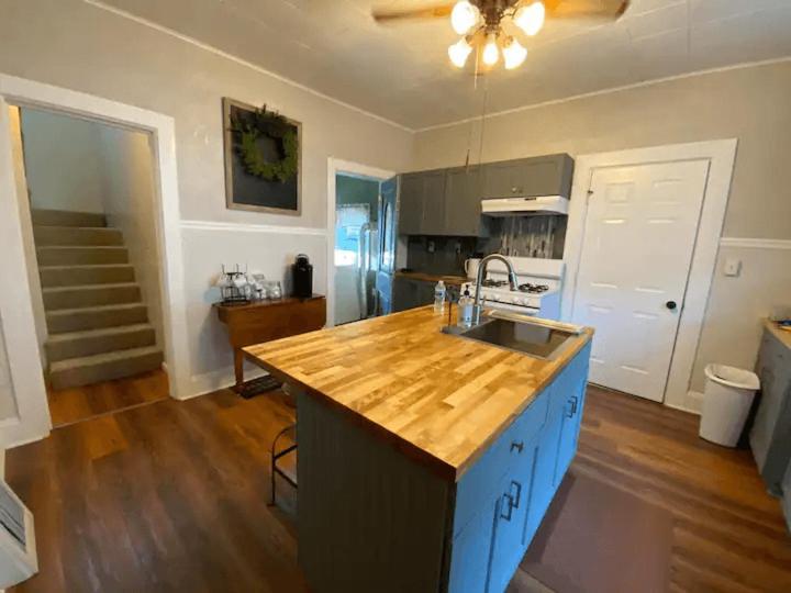 Cozy 3 & 4 Bed Home 2 Blocks To Hospitals & Lambeau グリーンベイ エクステリア 写真