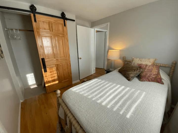 Cozy 3 & 4 Bed Home 2 Blocks To Hospitals & Lambeau グリーンベイ エクステリア 写真