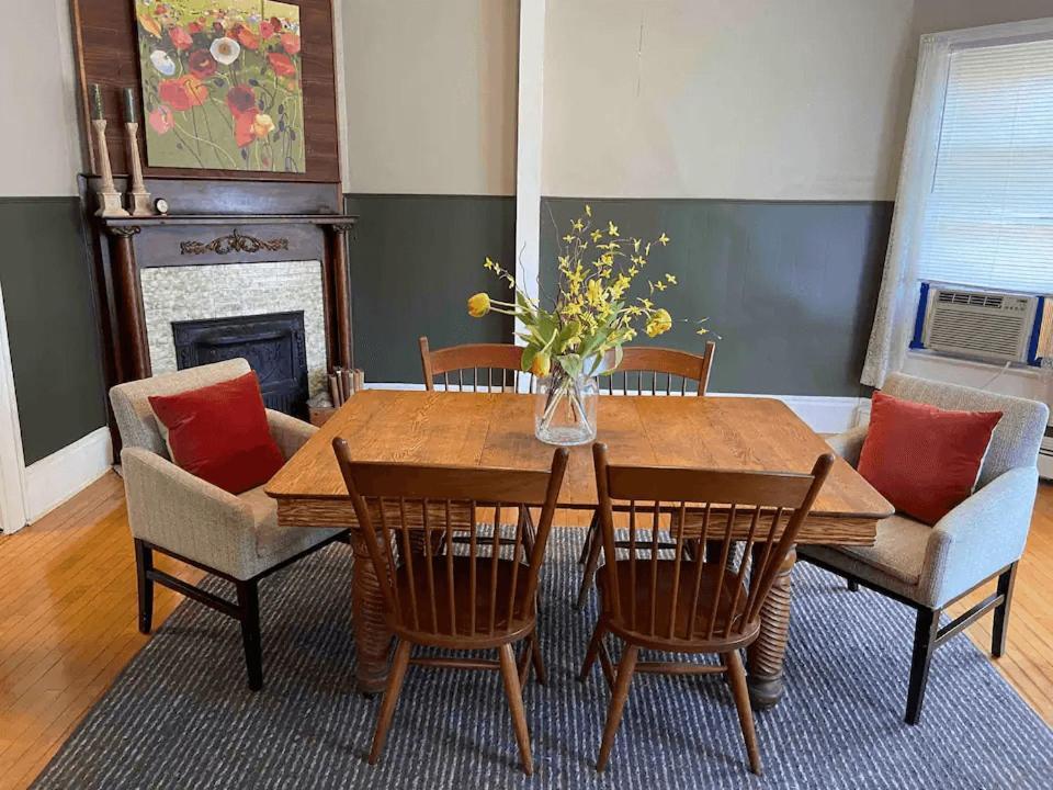 Cozy 3 & 4 Bed Home 2 Blocks To Hospitals & Lambeau グリーンベイ エクステリア 写真