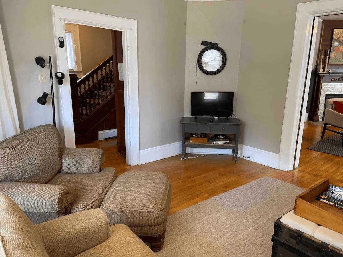 Cozy 3 & 4 Bed Home 2 Blocks To Hospitals & Lambeau グリーンベイ エクステリア 写真