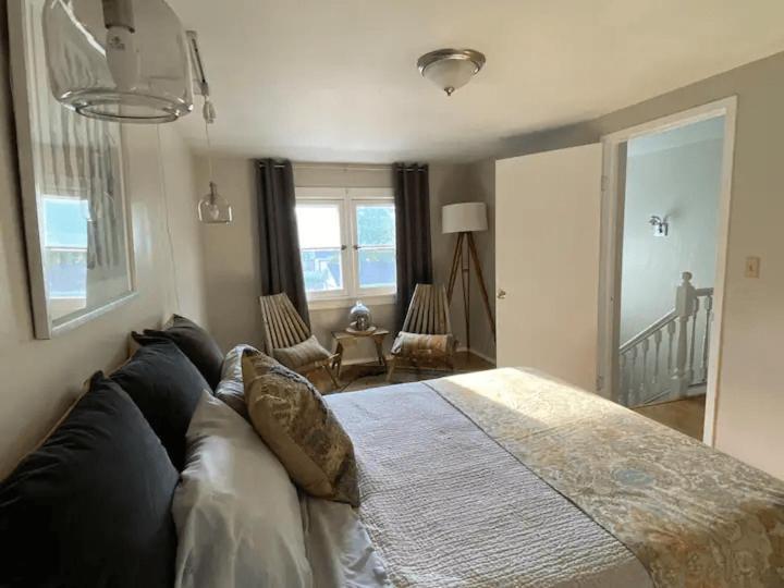 Cozy 3 & 4 Bed Home 2 Blocks To Hospitals & Lambeau グリーンベイ エクステリア 写真