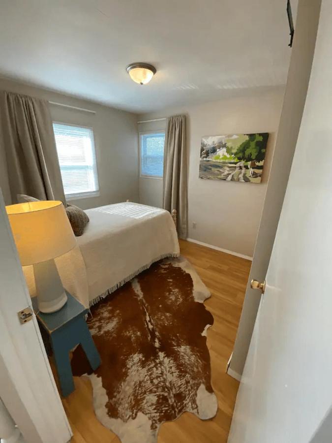 Cozy 3 & 4 Bed Home 2 Blocks To Hospitals & Lambeau グリーンベイ エクステリア 写真