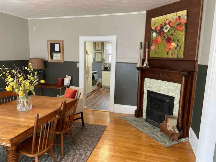 Cozy 3 & 4 Bed Home 2 Blocks To Hospitals & Lambeau グリーンベイ エクステリア 写真