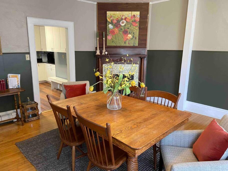 Cozy 3 & 4 Bed Home 2 Blocks To Hospitals & Lambeau グリーンベイ エクステリア 写真