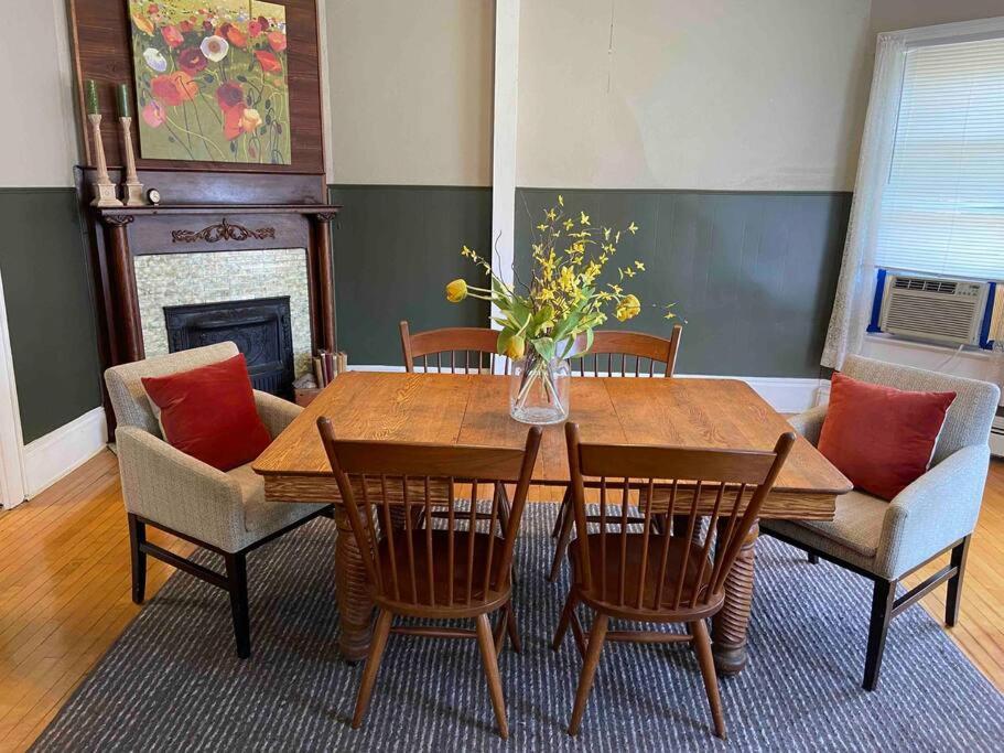 Cozy 3 & 4 Bed Home 2 Blocks To Hospitals & Lambeau グリーンベイ エクステリア 写真